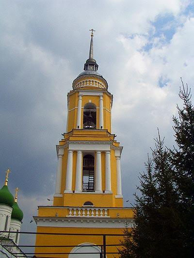 Колокольня Ново-голутвина монастыря