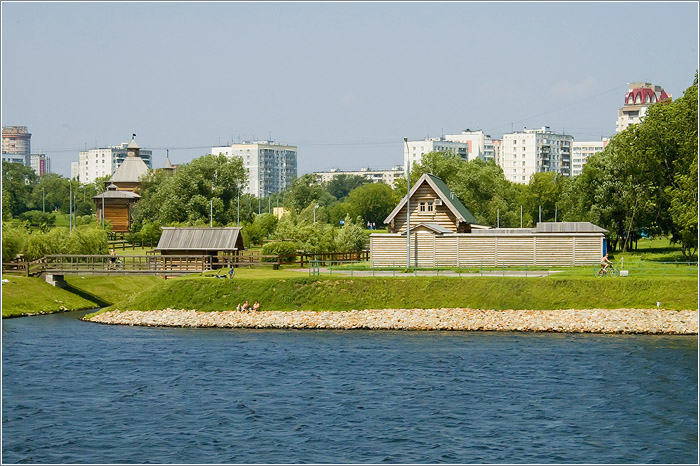 Москва-река. Музей деревянного Зодчества. Коломенское.