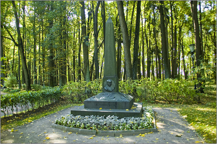 Усадьба Остафьево. Памятник Жуковскому.