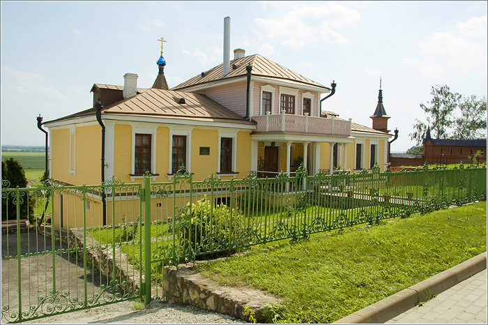 Иоанно-Богословский монастырь. Дом наместника
